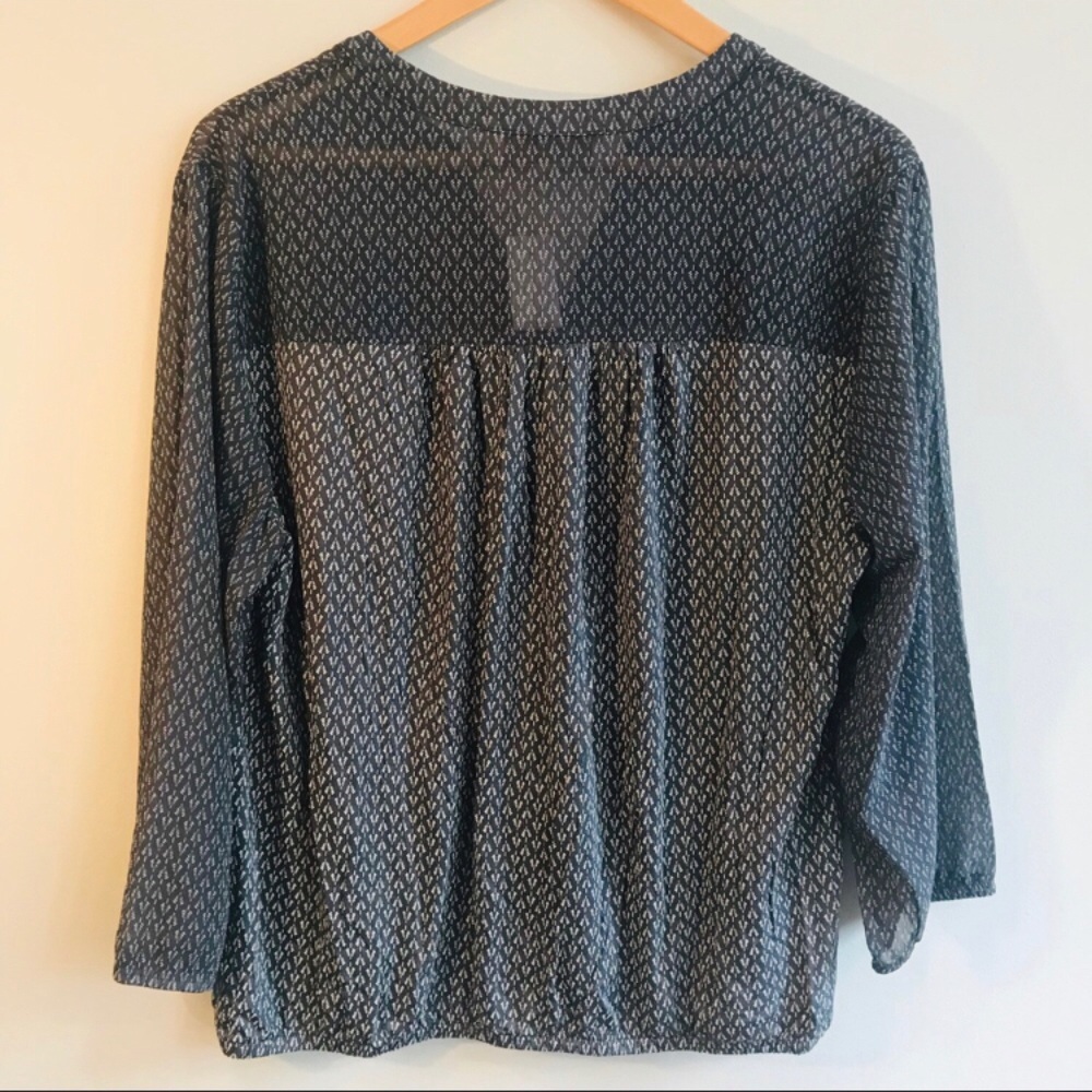 LOFT Gray Feather Print Blouse EUC